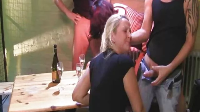 MILF سایت رایگان فیلم سوپر Hunter Bryce Blowjob با نگهداری شوهر