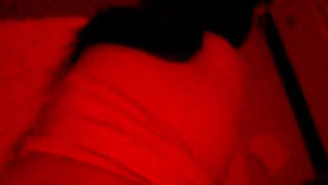 میراندا علاقه دیدن فیلم سوپر رایگان مند است که به عنوان مدل کار کند