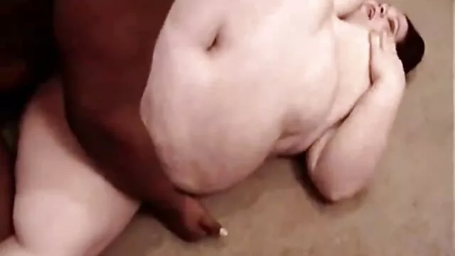 سبزه لاغر و زیبا در ساحل fucks و مکیده فیلم سوپر خارجی رایگان